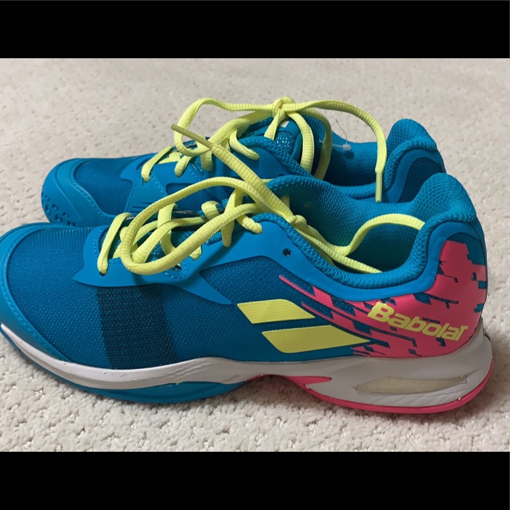 Brand New Babolat Girls Tennis Shoes, size 4